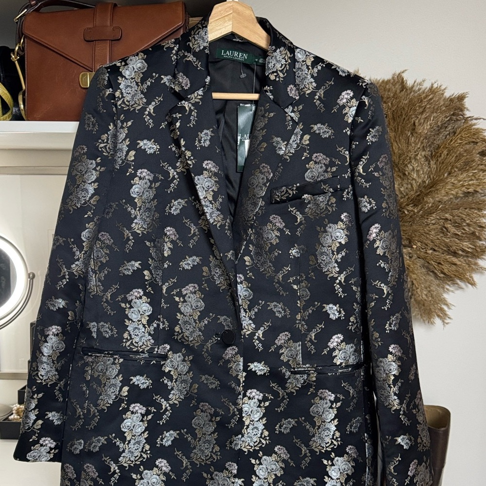 Lauren Ralph Lauren tailored blazer
Size 12